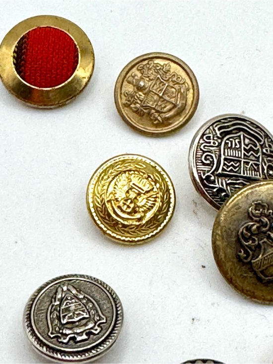 Vintage Jewelry - Vintage military and fashion buttons - Lot
17